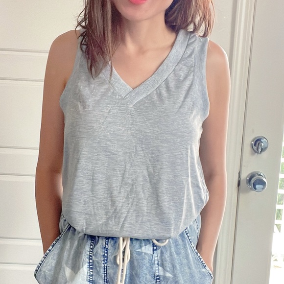 01 Solid Minimalist V neck Tank Top - Picture 13 of 15